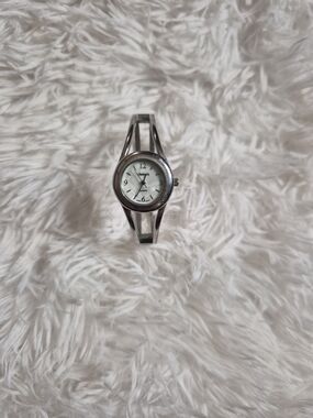 Vintage Y2K Claire's Watch Silver Tone Hinge Bracelet Style Hinged Round Face
